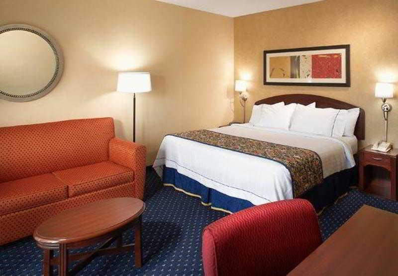 Отель Courtyard By Marriott Cleveland Уиллоуби Экстерьер фото