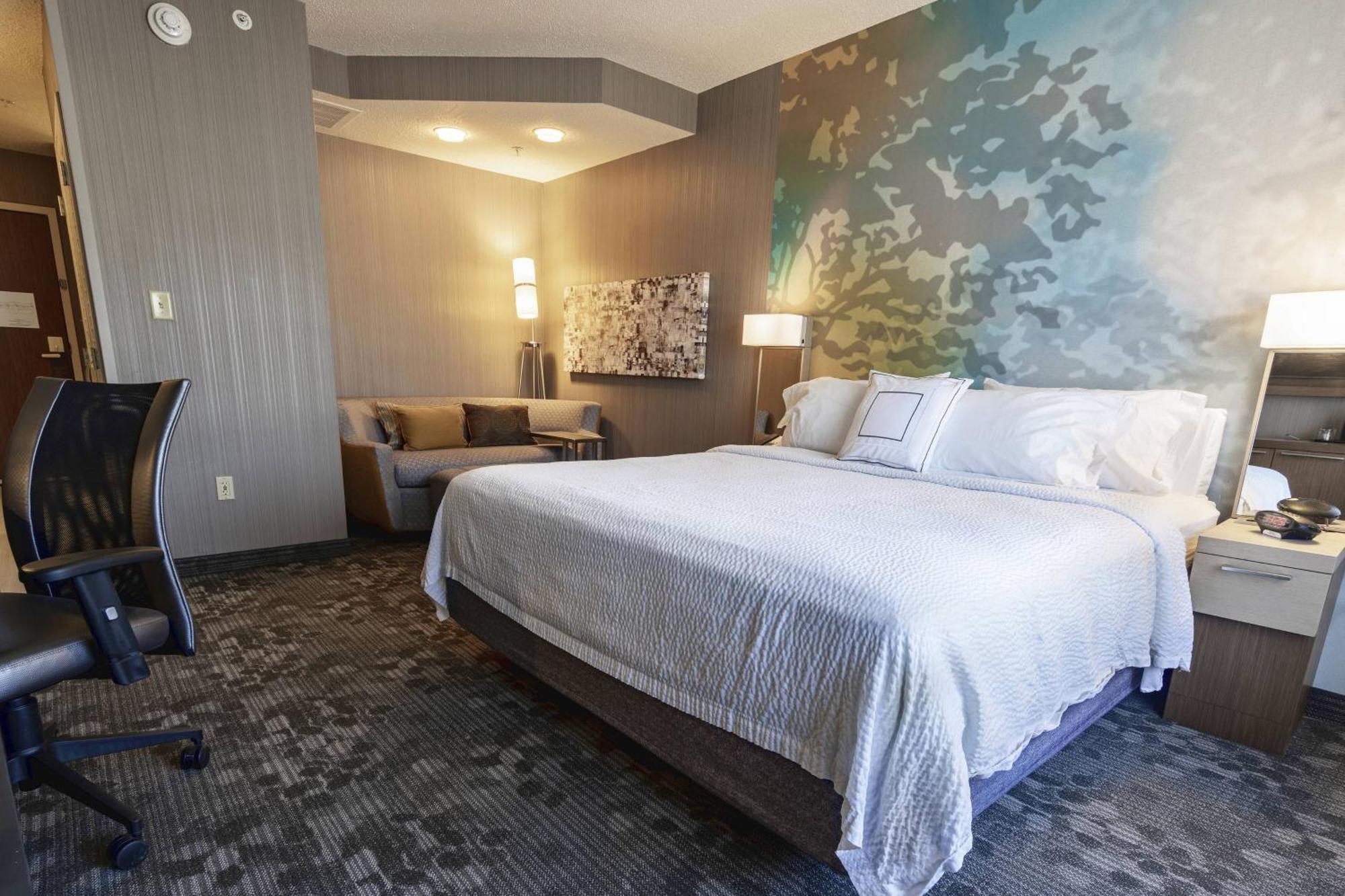 Отель Courtyard By Marriott Cleveland Уиллоуби Экстерьер фото