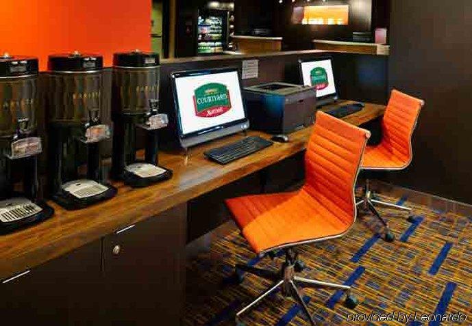 Отель Courtyard By Marriott Cleveland Уиллоуби Бизнес фото