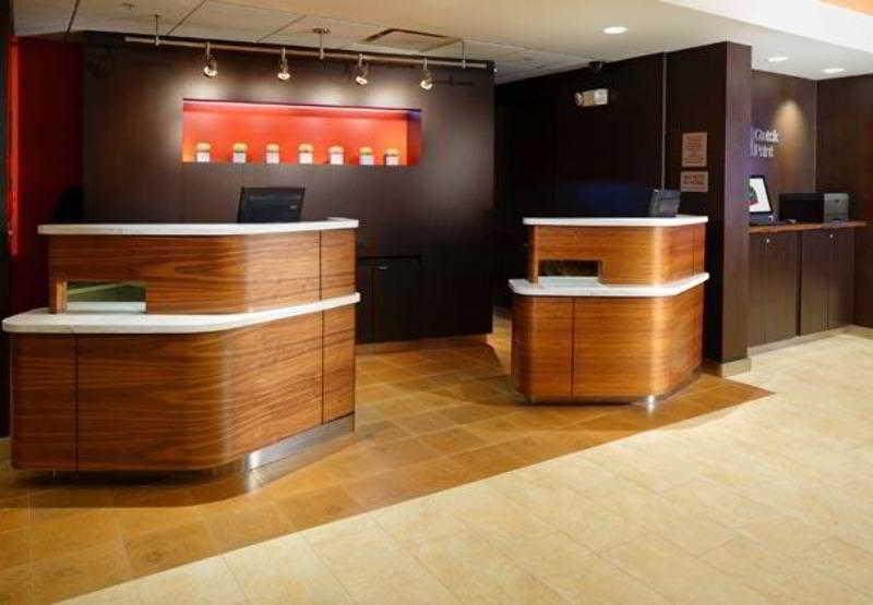 Отель Courtyard By Marriott Cleveland Уиллоуби Интерьер фото