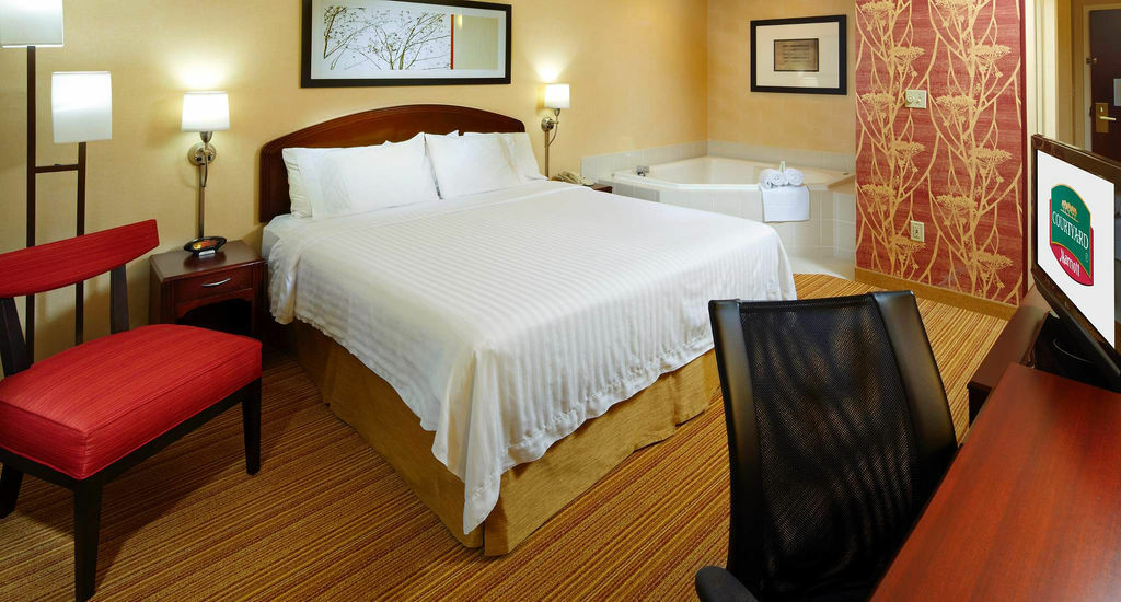 Отель Courtyard By Marriott Cleveland Уиллоуби Номер фото